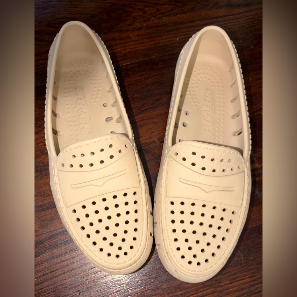 Womens Floafers Country Club Driver, a lightweight, water-proof slip-on loafer